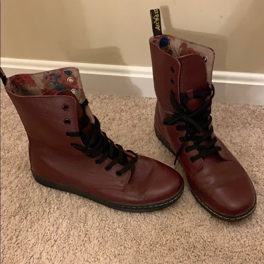 Size 9 Maroon Doc Martens